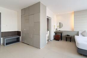Leenova Hotel