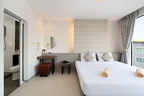 Leenova Hotel