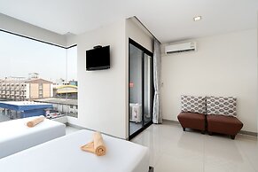 Leenova Hotel
