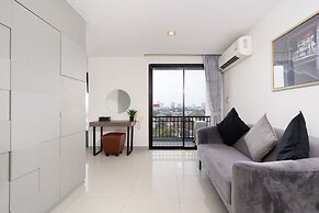 Leenova Hotel
