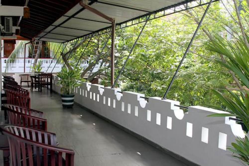 Hotel Happy Night & Restaurant