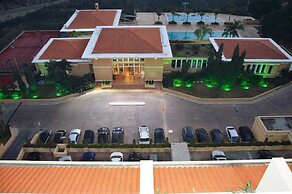 Country Lodge Hotel & Resort