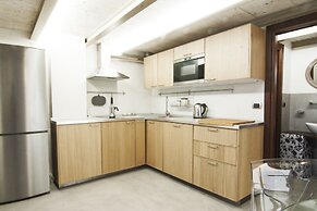 Alessia's Flat - Mac Mahon