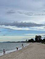 Baan Thew Talay Blue Sapphire