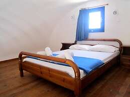 Santorini Breeze