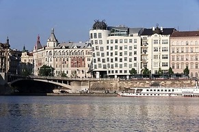 Bastien Studio near Airport