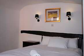 George Hotel