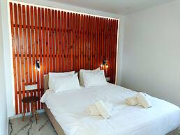 Salonikiou Beach Deluxe Apartments