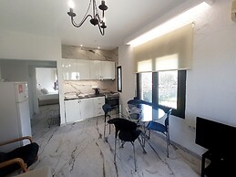 Salonikiou Beach Deluxe Apartments