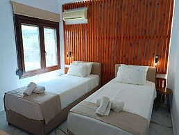 Salonikiou Beach Deluxe Apartments