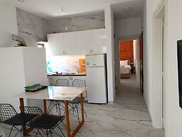 Salonikiou Beach Deluxe Apartments