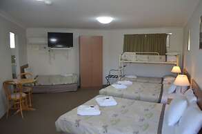 Ten Dollar Town Motel