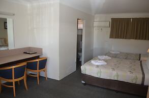 Ten Dollar Town Motel