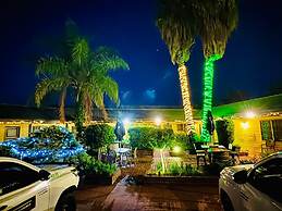 Ten Dollar Town Motel