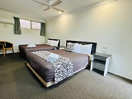 Ten Dollar Town Motel