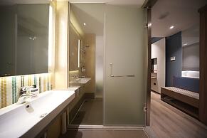 Holiday Inn Express Shanghai Pujiang by IHG