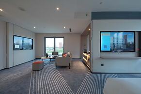 Holiday Inn Express Shanghai Pujiang by IHG