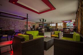 Balis Best Bar and Resort