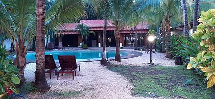 Café de Playa Beach Front Hotel