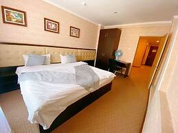Corona Hotel