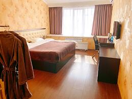 Corona Hotel