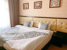Corona Hotel