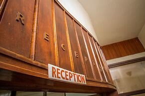 Meru Safari Hotel