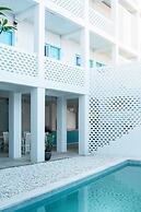 Paras Paros Marina Lodge