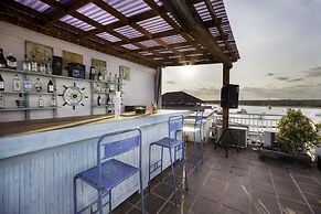 Paras Paros Marina Lodge