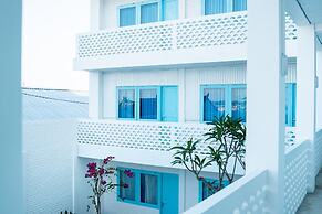 Paras Paros Marina Lodge