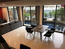 4poolvillas