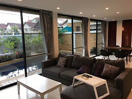 4poolvillas