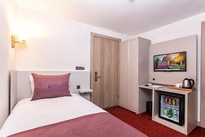 Perla Arya Hotel