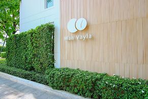 Hua Hin Luxury Beachfront Condo By Mon