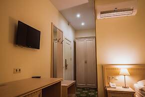 Hotel Starosadskiy