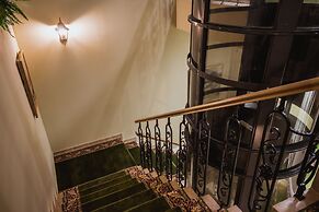 Hotel Starosadskiy