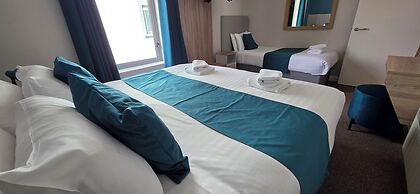 The Courtyard Apartments