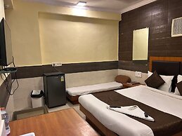 Lucky Hotel Bandra