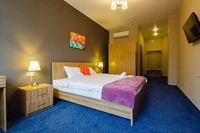 Tessa Hotel