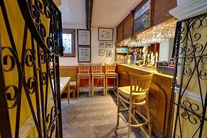 Wynnstay Hotel