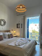 Heliotropio Studios & Apartments