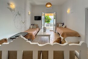 Heliotropio Studios & Apartments