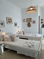 Heliotropio Studios & Apartments