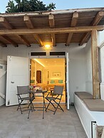 Heliotropio Studios & Apartments