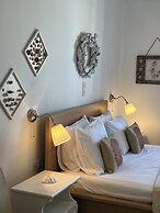 Heliotropio Studios & Apartments