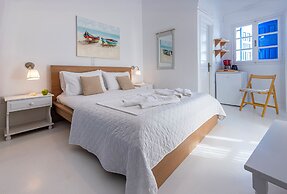 Heliotropio Studios & Apartments