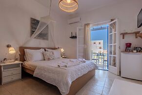 Heliotropio Studios & Apartments
