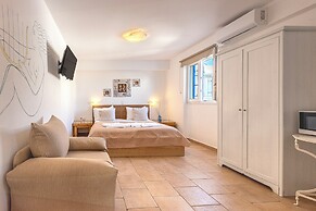 Heliotropio Studios & Apartments