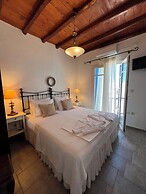 Heliotropio Studios & Apartments