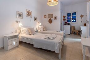 Heliotropio Studios & Apartments